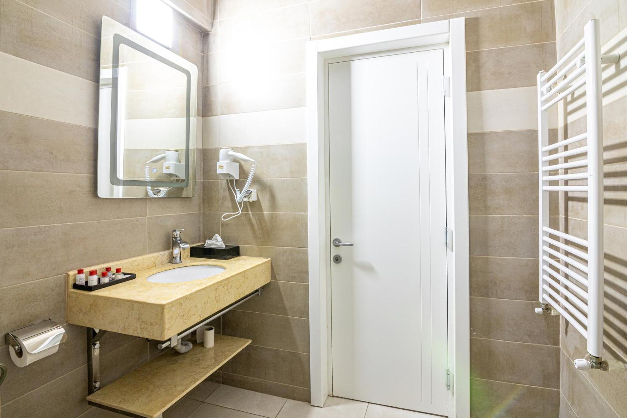 Miramare Residence Aparthotel Năvodari Екстериор снимка